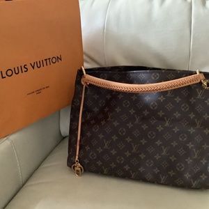 Louis Vuitton bag  Artsy MM